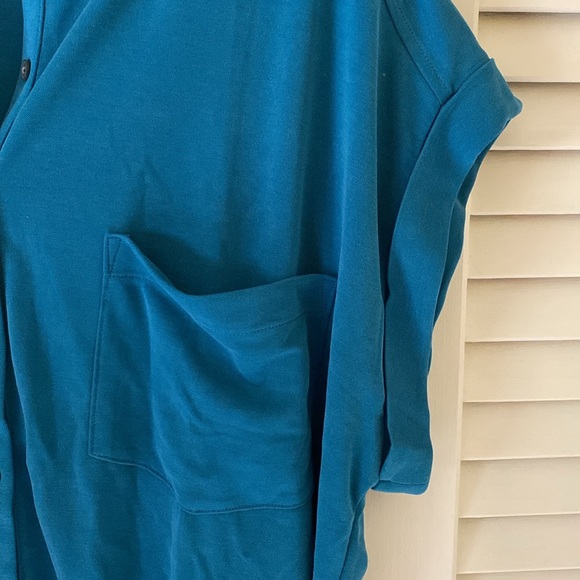 Blue/green button down top - Picture 2 of 6